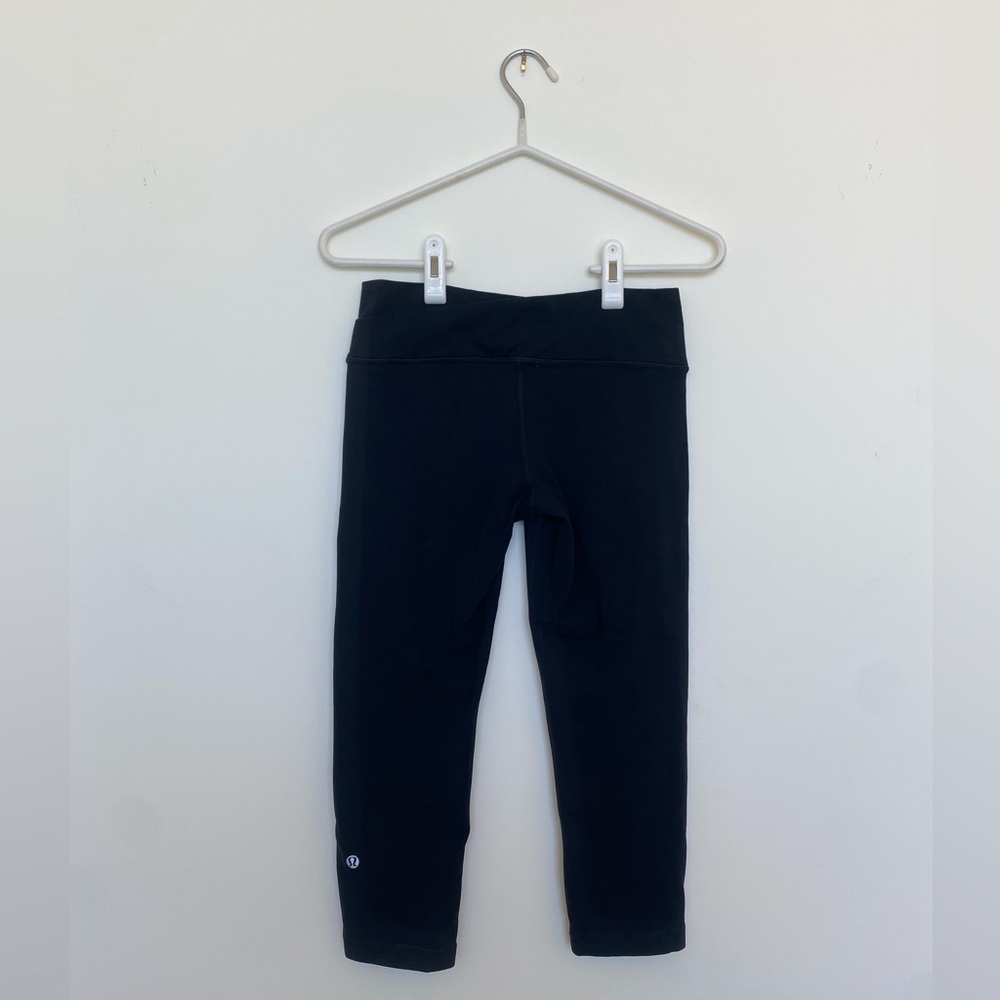 Lululemon Cross Detail Capri Leggings